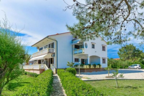Apartments in House Liveric, in Vir at the beach
